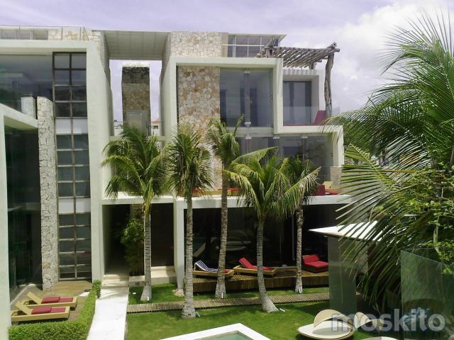 5th Avenue and 28th street, Playa del Carmen